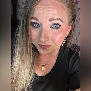 Meet your Posher, Renee